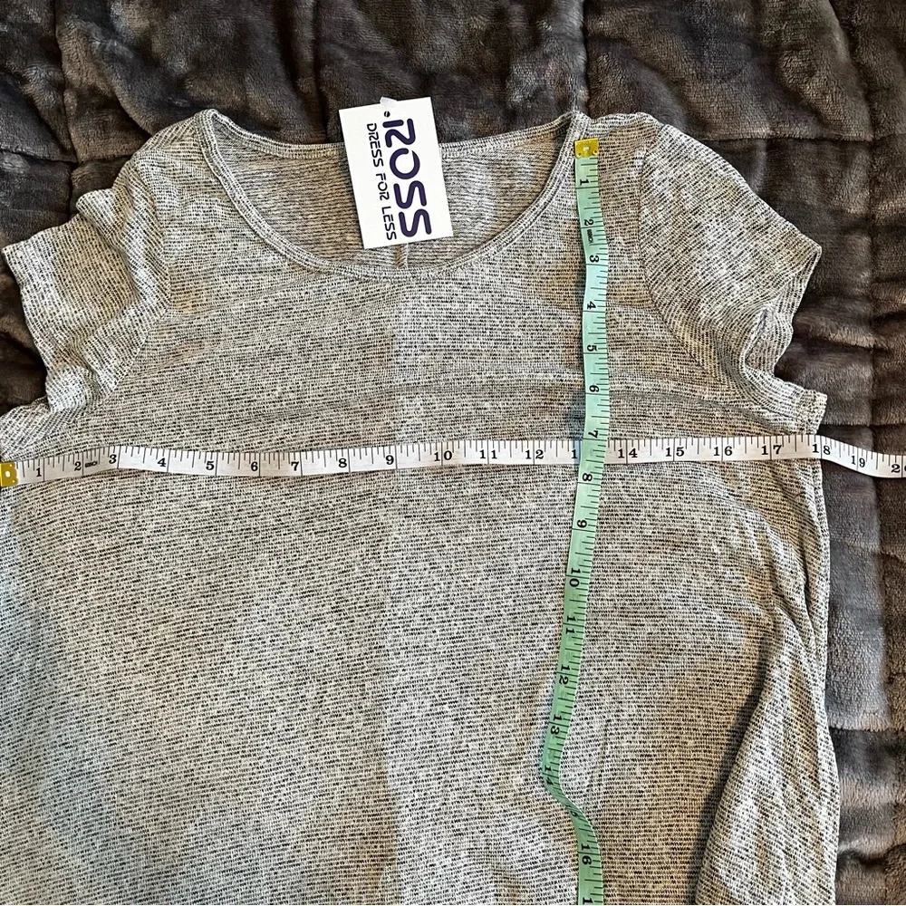 Aiden Y NWT Heather Gray Knit T-Shirt Shark-bite Hem Cap Sleeves Stretchy Comfy - Picture 10 of 11